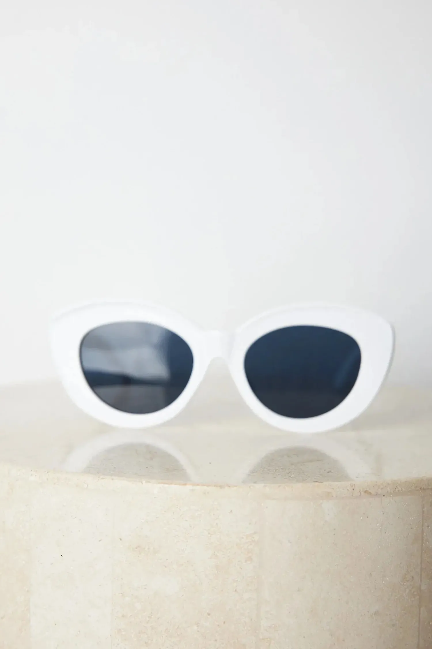 Outlet Banks | White Sunglasses|Accessories
