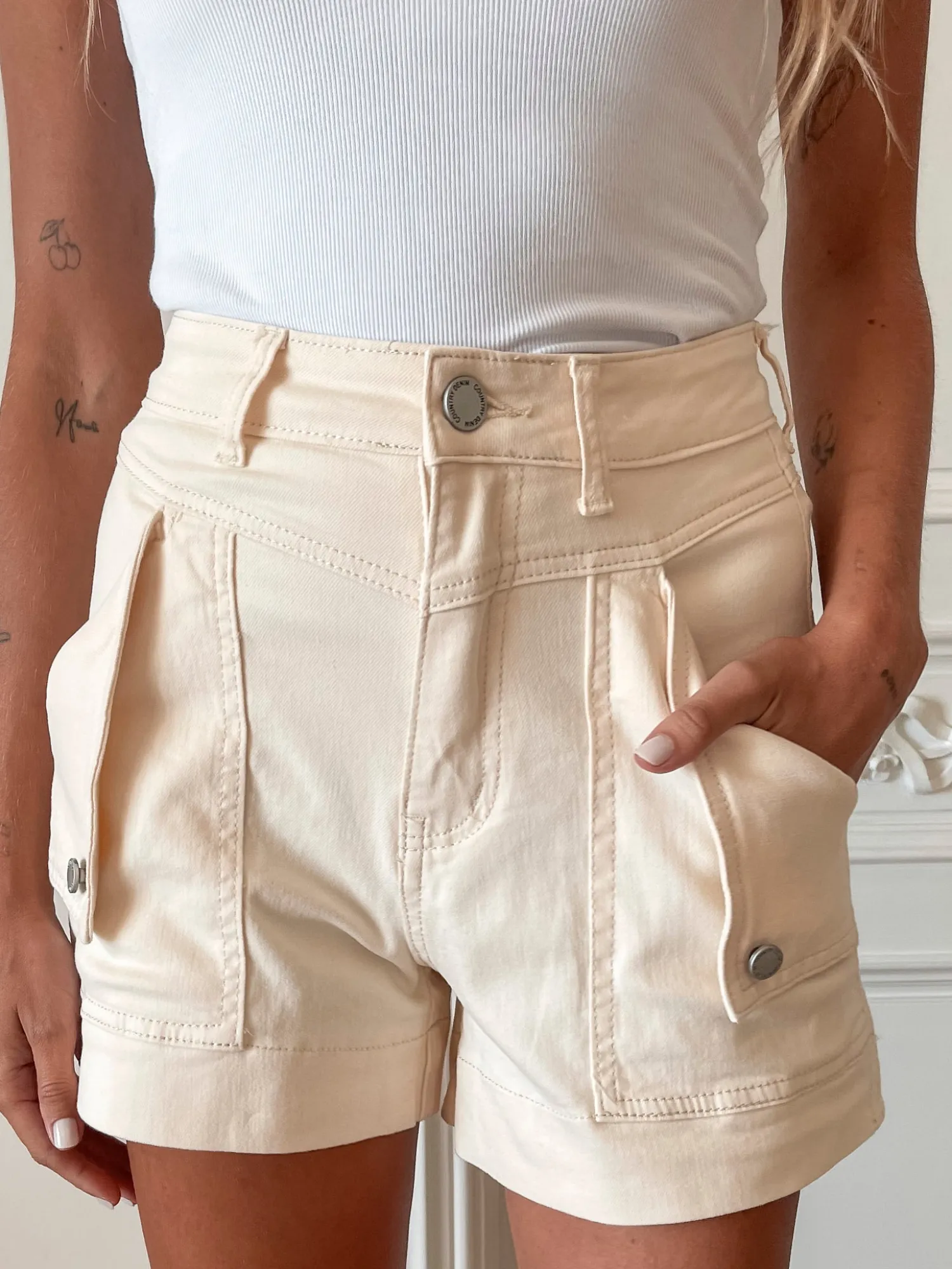 Online Priella Shorts - Cream Shorts|Bottoms